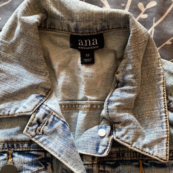 Cute vest! ❤️ - Picture 2 of 3